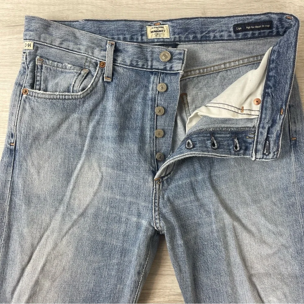 Citizens of Humanity Liya High Rise Classic Fit Crop in Torn, 28 - Picture 8 of 16